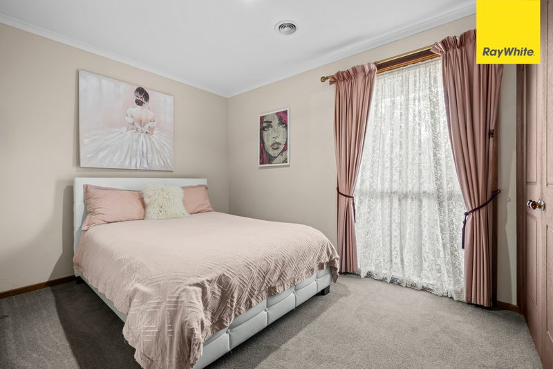 Photo - 13 Mowbray Crescent, Kurunjang VIC 3337 - Image 6