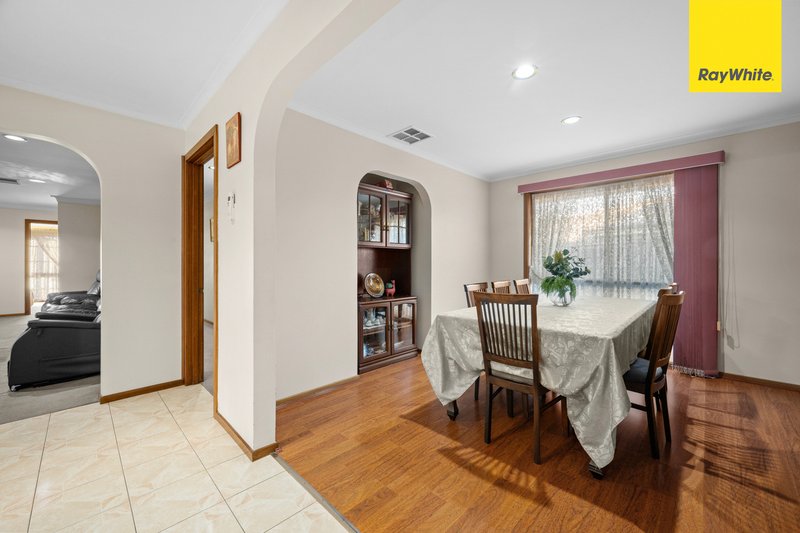 Photo - 13 Mowbray Crescent, Kurunjang VIC 3337 - Image 16