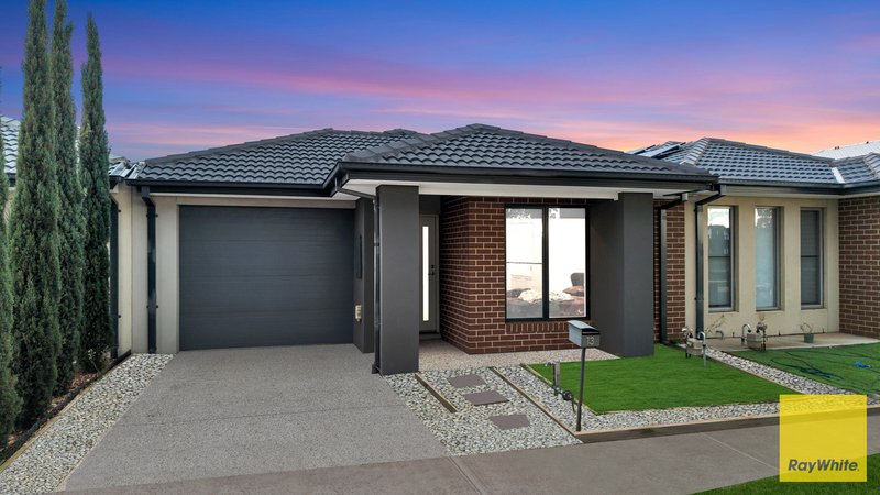 Photo - 13 Namadgi Crescent, Truganina VIC 3029 - Image 2