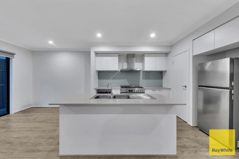 Photo - 13 Namadgi Crescent, Truganina VIC 3029 - Image 4