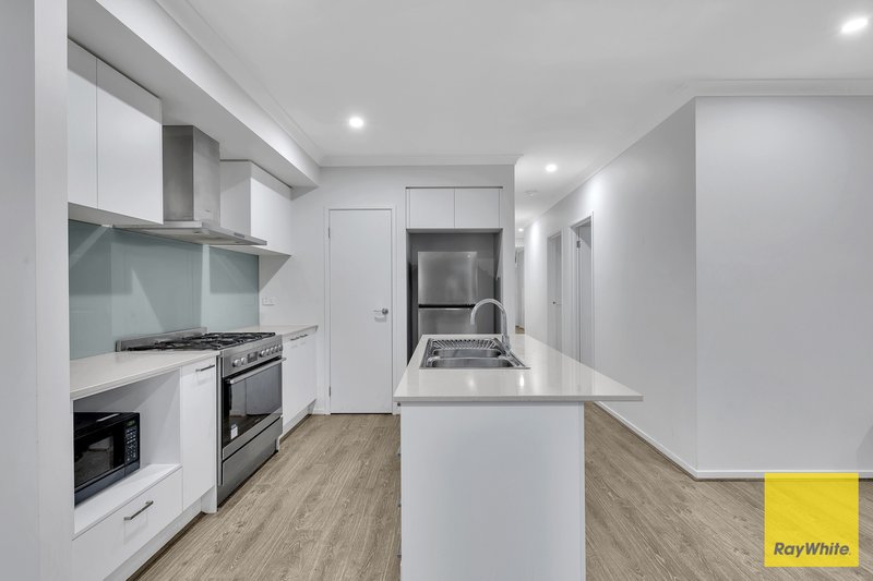 Photo - 13 Namadgi Crescent, Truganina VIC 3029 - Image 6