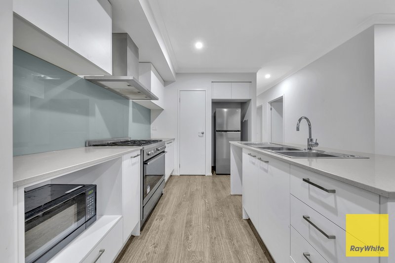 Photo - 13 Namadgi Crescent, Truganina VIC 3029 - Image 7