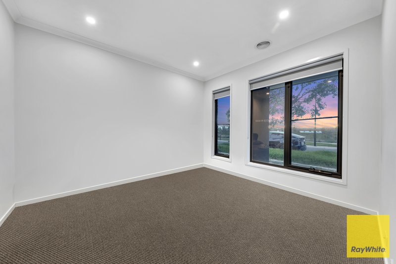 Photo - 13 Namadgi Crescent, Truganina VIC 3029 - Image 11