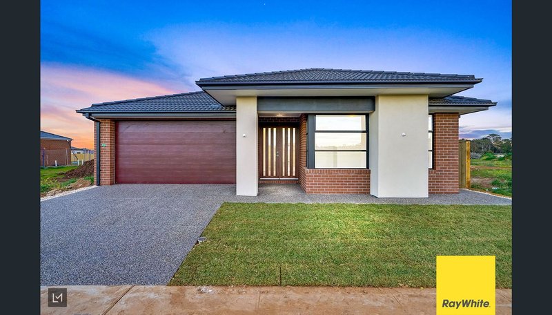 Photo - 13 Nandewar Street, Werribee VIC 3030 - Image 2