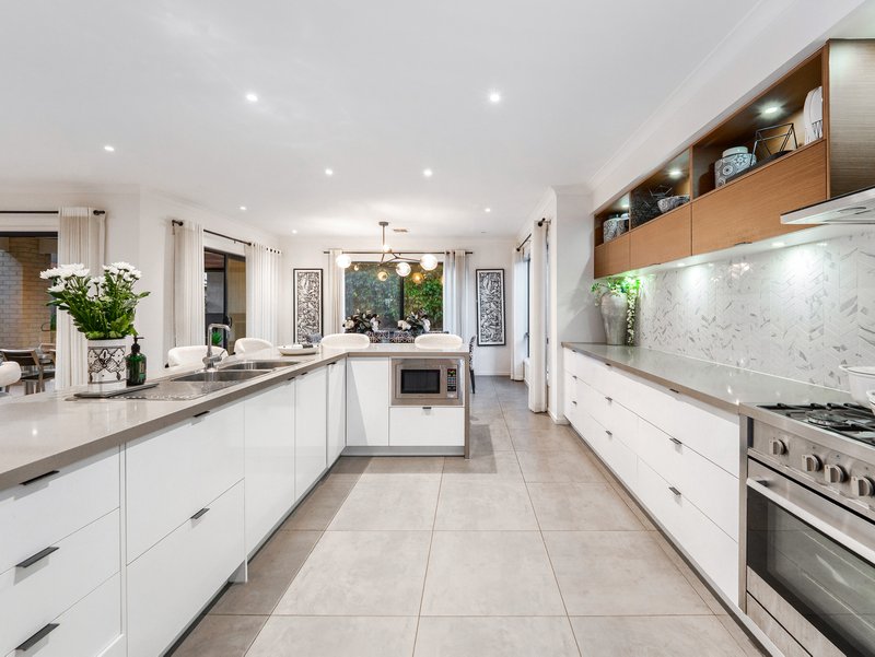 Photo - 13 Newbridge Boulevard, Clyde North VIC 3978 - Image 9