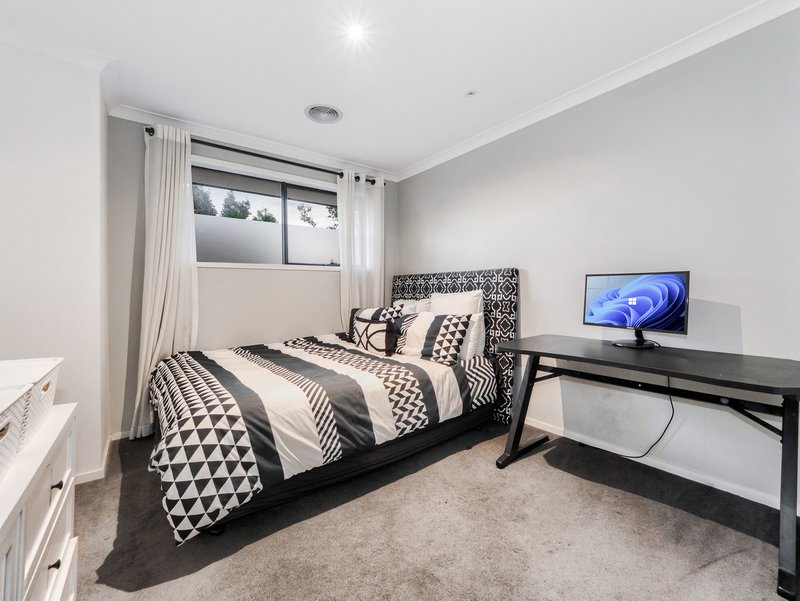 Photo - 13 Newbridge Boulevard, Clyde North VIC 3978 - Image 22