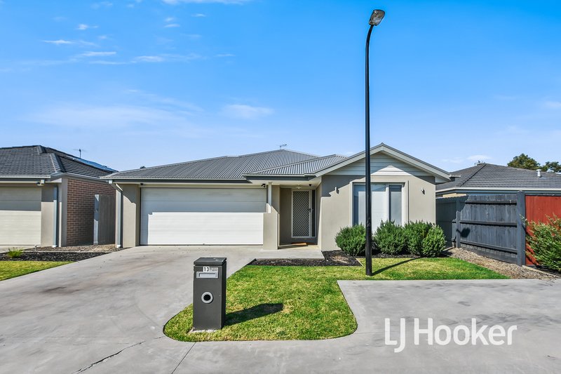 13 Newcastle Drive, Officer VIC 3809