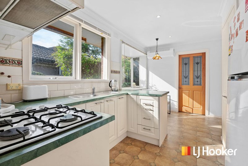 Photo - 13 Newhaven Road, Burwood East VIC 3151 - Image 4