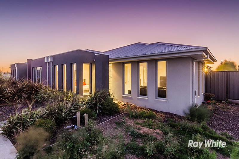 13 Nokota Lane, Clyde North VIC 3978