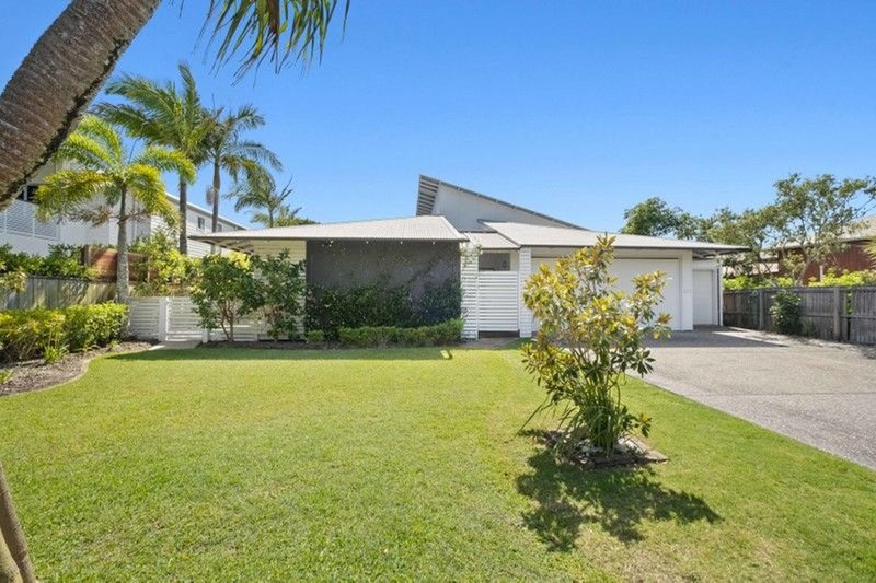 13 North Beach Place, Mudjimba QLD 4564