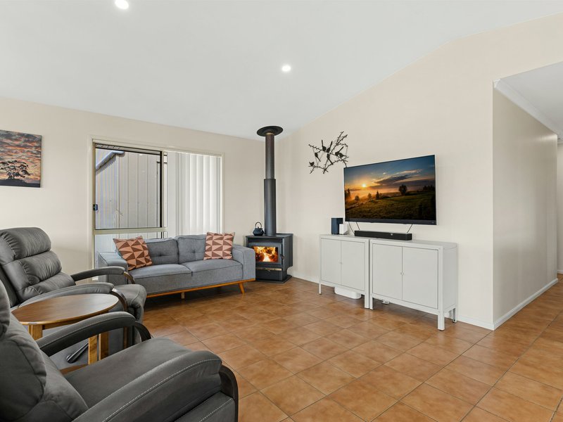 Photo - 13 North Street, Rosenthal Heights QLD 4370 - Image 11