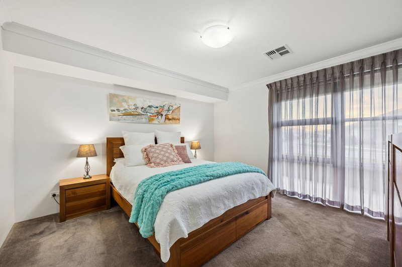 Photo - 13 Northwood Loop, Thornlie WA 6108 - Image 6