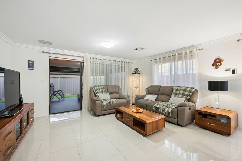 Photo - 13 Northwood Loop, Thornlie WA 6108 - Image 13