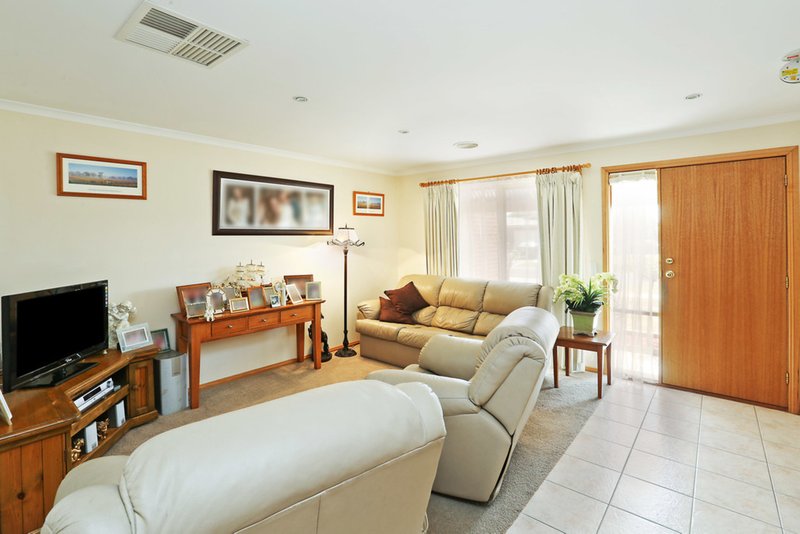 Photo - 13 Oak Court, Lara VIC 3212 - Image 2