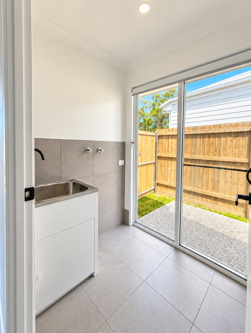 Photo - 1/3 Oak Crescent, Morayfield QLD 4506 - Image 3