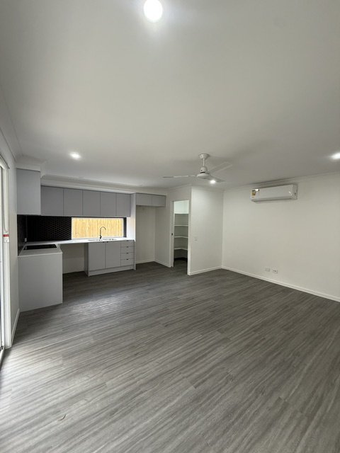 Photo - 1/3 Oak Crescent, Morayfield QLD 4506 - Image 7
