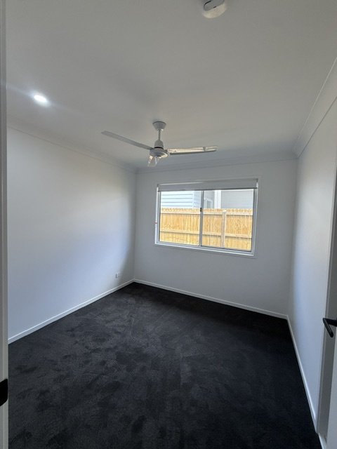Photo - 1/3 Oak Crescent, Morayfield QLD 4506 - Image 10