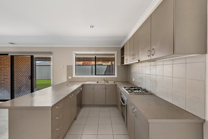 Photo - 13 Oakham Glade, Derrimut VIC 3026 - Image 6