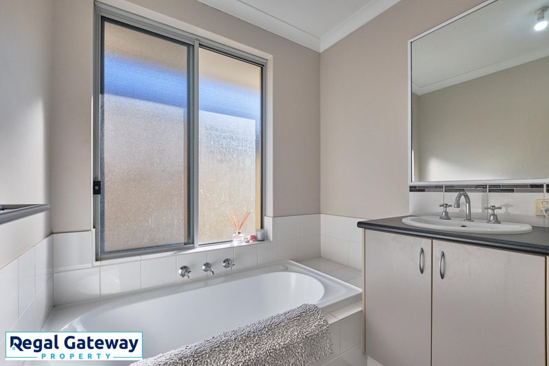 Photo - 13 Observatory Avenue, Aubin Grove WA 6164 - Image 10