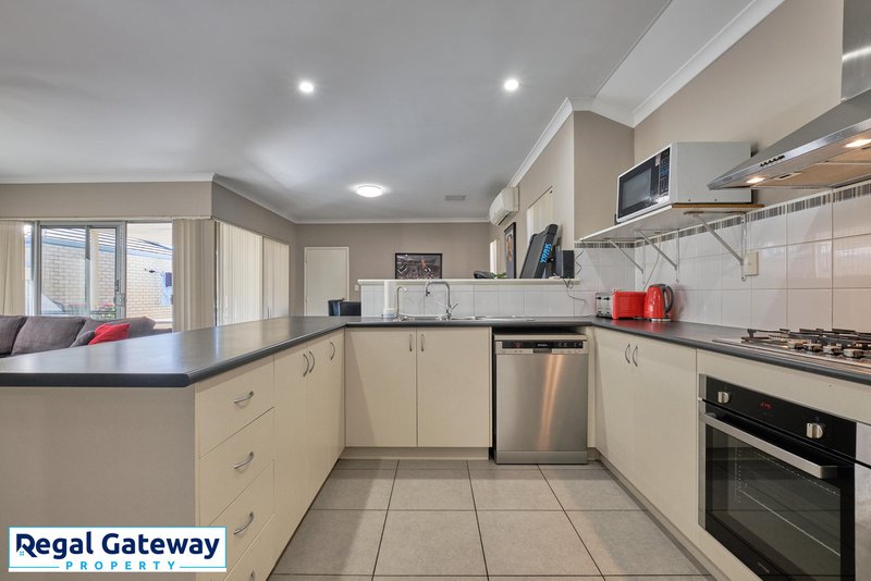 Photo - 13 Observatory Avenue, Aubin Grove WA 6164 - Image 14