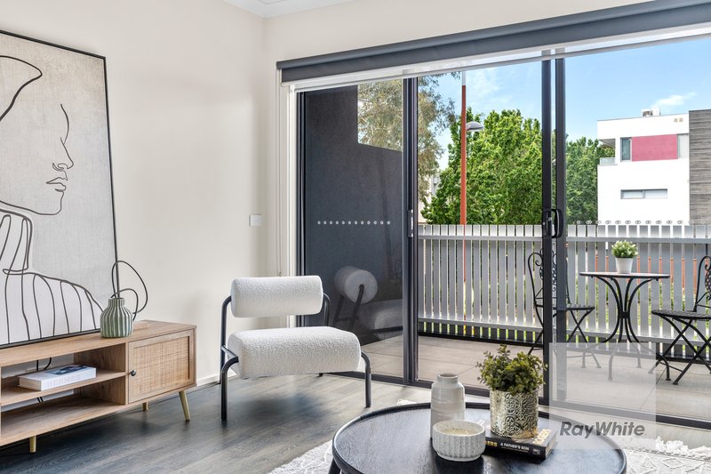 Photo - 13 Ormond Boulevard, Bundoora VIC 3083 - Image 2