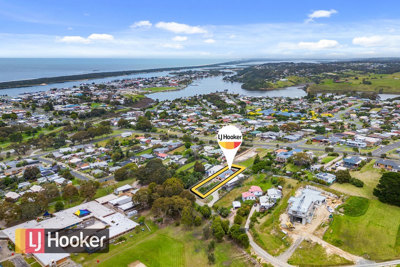 13 Outlook Avenue, Lakes Entrance VIC 3909