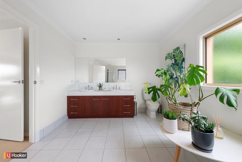 Photo - 13 Outlook Avenue, Lakes Entrance VIC 3909 - Image 18