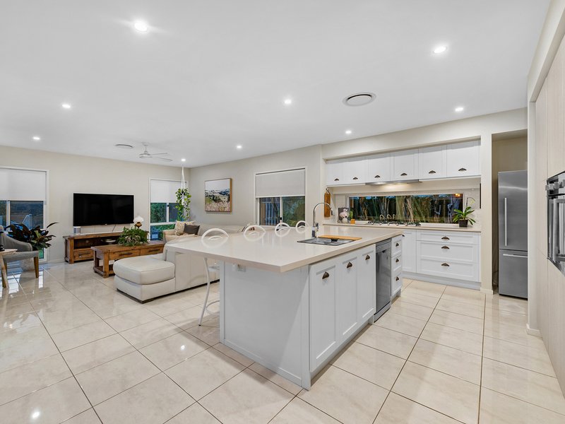 Photo - 13 Outlook Crescent, Bridgeman Downs QLD 4035 - Image 5