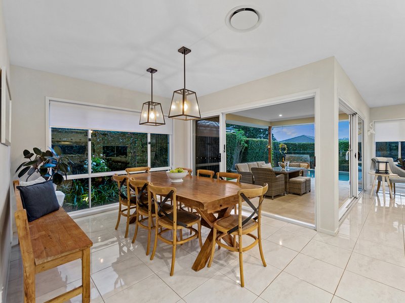 Photo - 13 Outlook Crescent, Bridgeman Downs QLD 4035 - Image 7