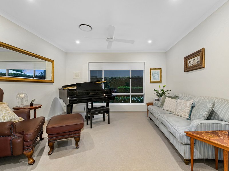 Photo - 13 Outlook Crescent, Bridgeman Downs QLD 4035 - Image 8