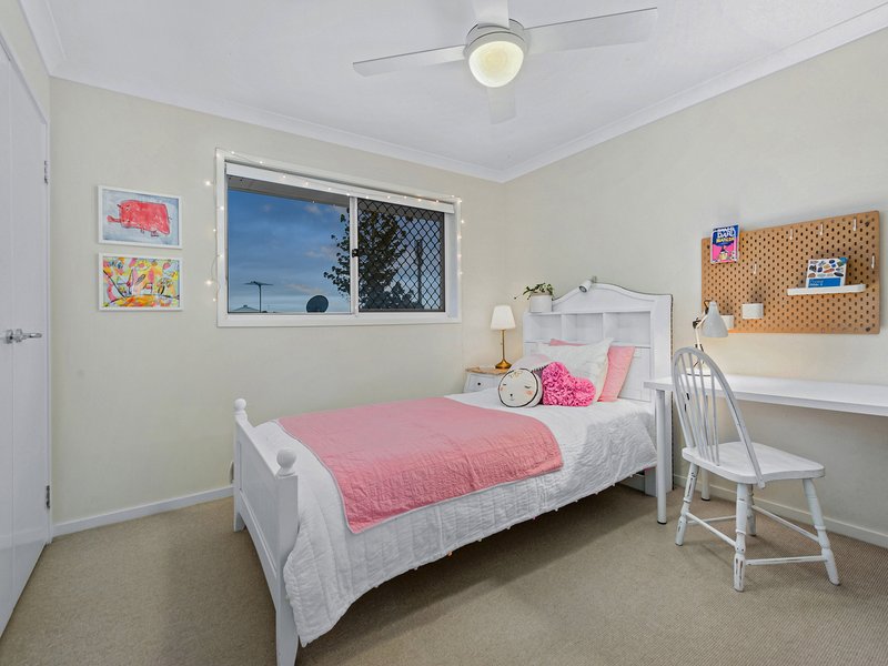 Photo - 13 Outlook Crescent, Bridgeman Downs QLD 4035 - Image 13