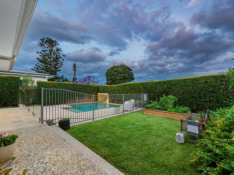 Photo - 13 Outlook Crescent, Bridgeman Downs QLD 4035 - Image 17