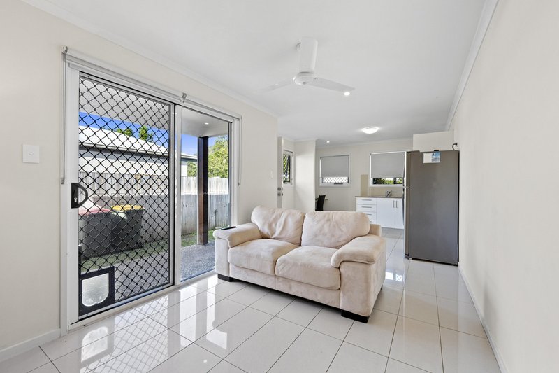 Photo - 13 Palmerston Crescent, Beerwah QLD 4519 - Image 9