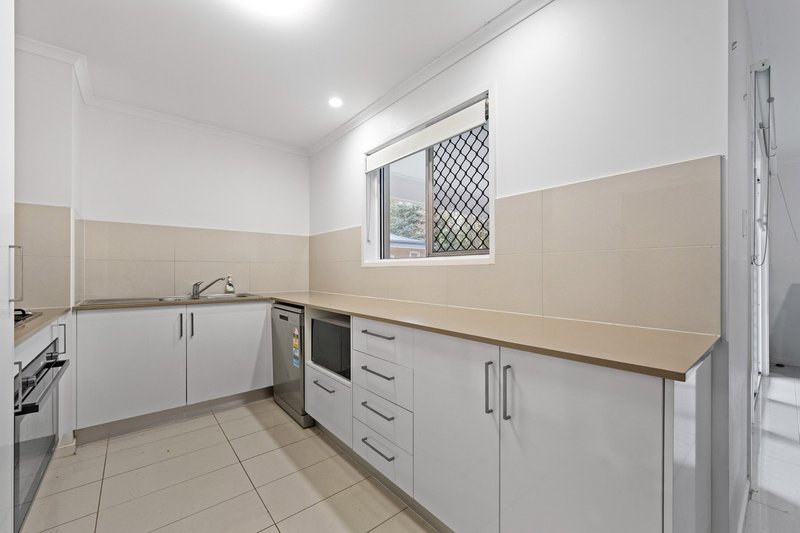 Photo - 13 Palmerston Crescent, Beerwah QLD 4519 - Image 12