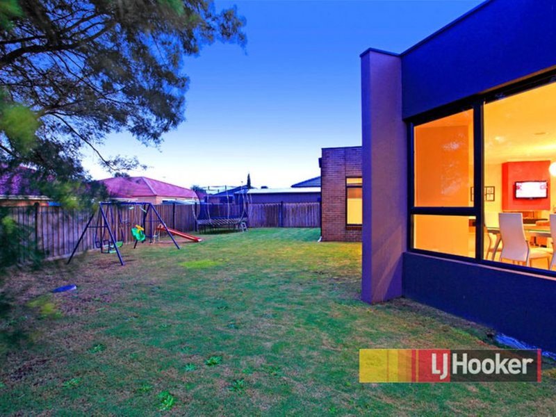 Photo - 13 Parish Court, Narre Warren South VIC 3805 - Image 3