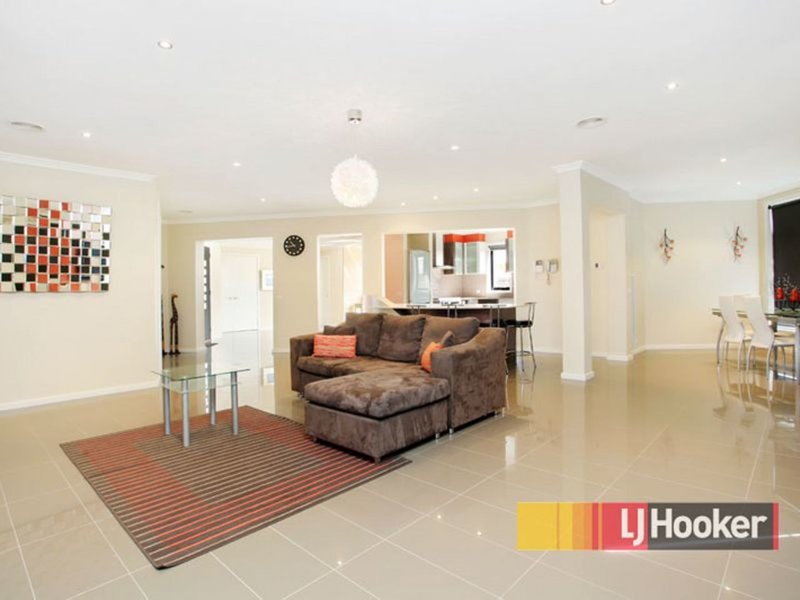 Photo - 13 Parish Court, Narre Warren South VIC 3805 - Image 4