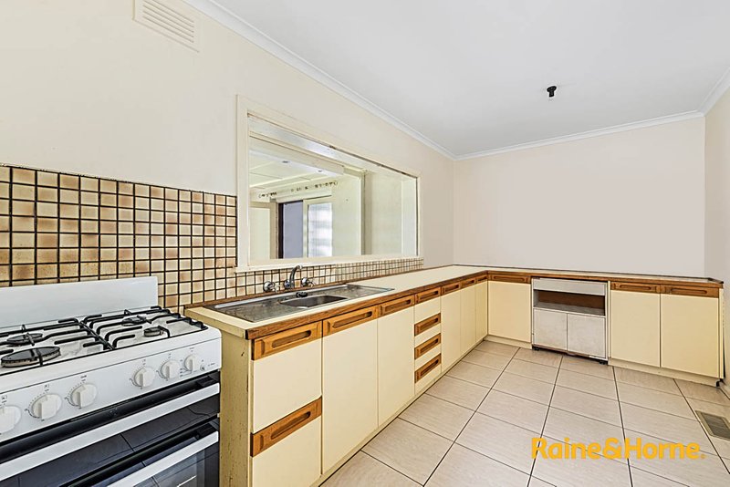 Photo - 13 Parkmore Road, Keysborough VIC 3173 - Image 8