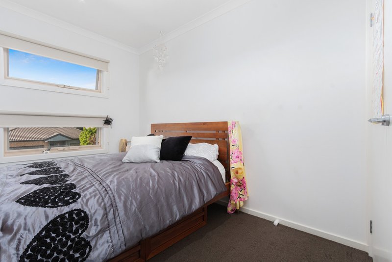 Photo - 13 Pendula Place, Pakenham VIC 3810 - Image 9