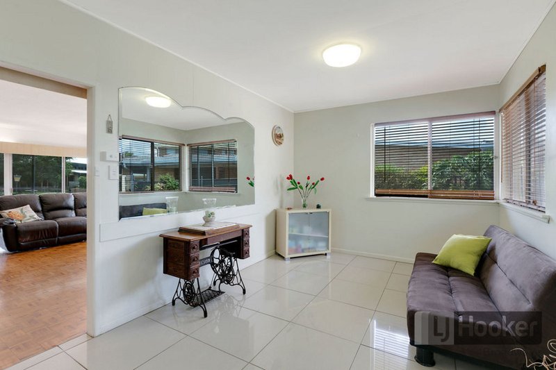 Photo - 13 Perry Place, Biggera Waters QLD 4216 - Image 9