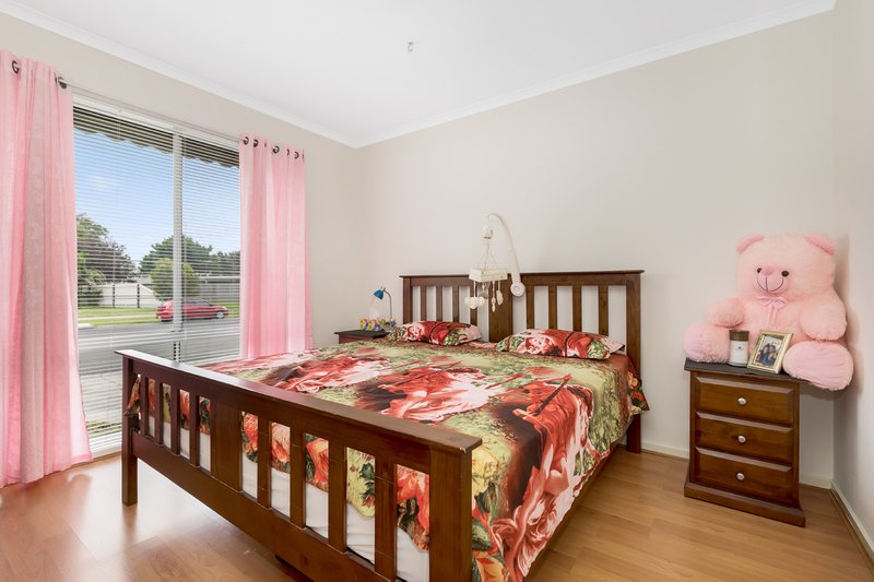 Photo - 13 Pioneer Court, Berwick VIC 3806 - Image 6