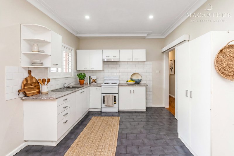Photo - 13 Plumpton Road, Kooringal NSW 2650 - Image 3