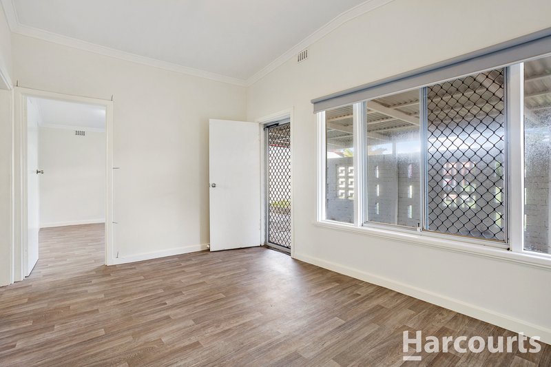 Photo - 13 Pollard Way, Warnbro WA 6169 - Image 4