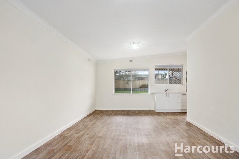 Photo - 13 Pollard Way, Warnbro WA 6169 - Image 5