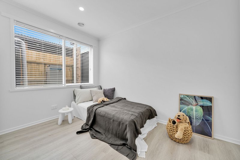 Photo - 1/3 Pollina Close, Hampton Park VIC 3976 - Image 10