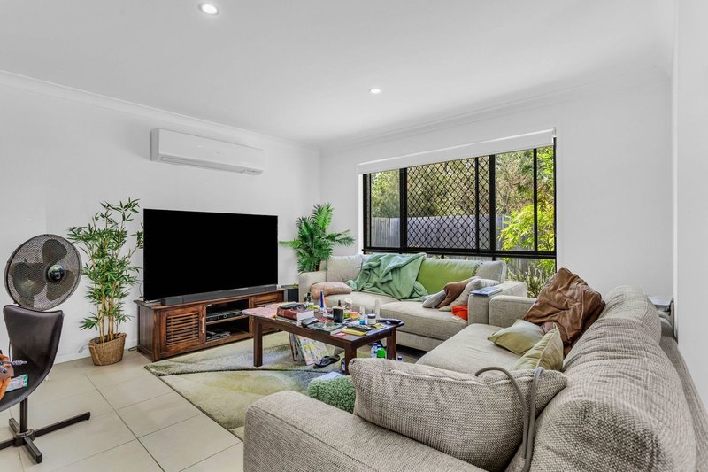 Photo - 13 Portree Crescent, Heathwood QLD 4110 - Image 3