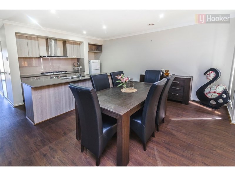 Photo - 13 Pound Street, Craigieburn VIC 3064 - Image 8