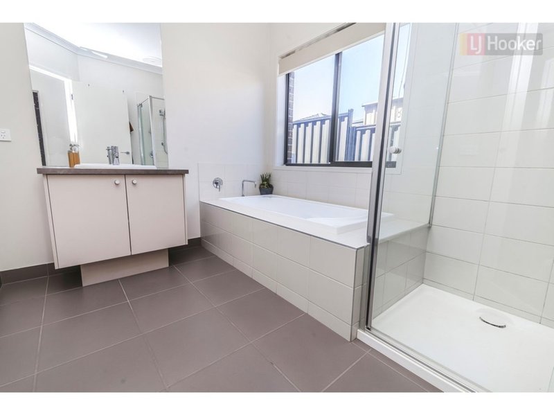 Photo - 13 Pound Street, Craigieburn VIC 3064 - Image 10