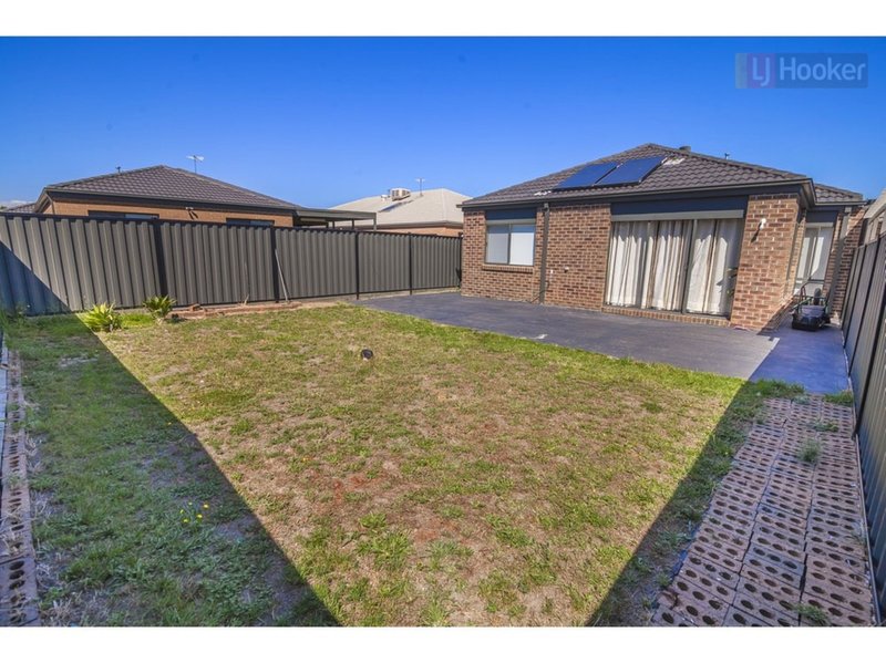 Photo - 13 Pound Street, Craigieburn VIC 3064 - Image 11