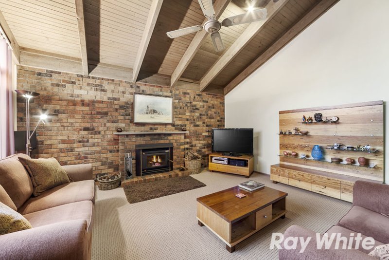 Photo - 13 Pulford Crescent, Mill Park VIC 3082 - Image 2