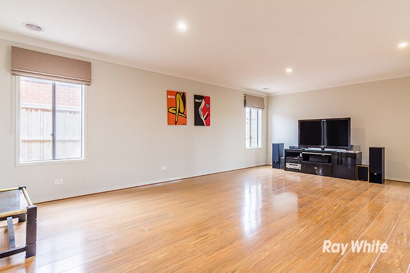 Photo - 13 Quarters Boulevard, Cranbourne West VIC 3977 - Image 4